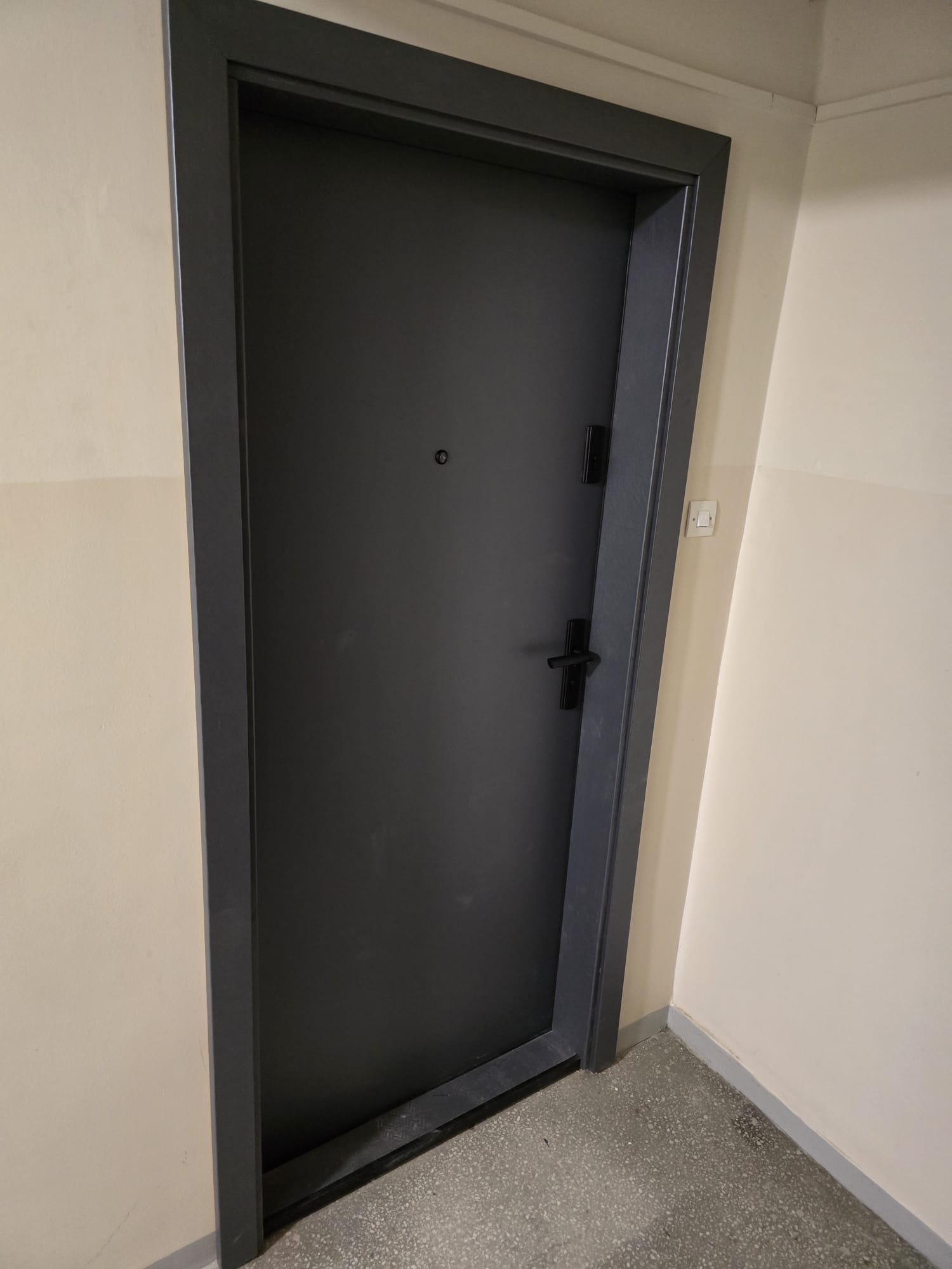 Drzwi wejściowe lokalowe KR Center antracyt Zielona Góra